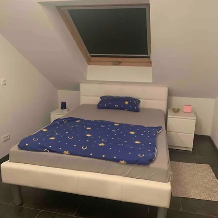 Dachgeschosswohnung In Apartment *